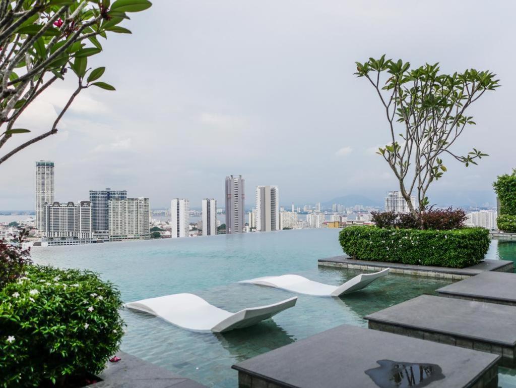 Beacon Executive By S&f #infinitypool #skygym