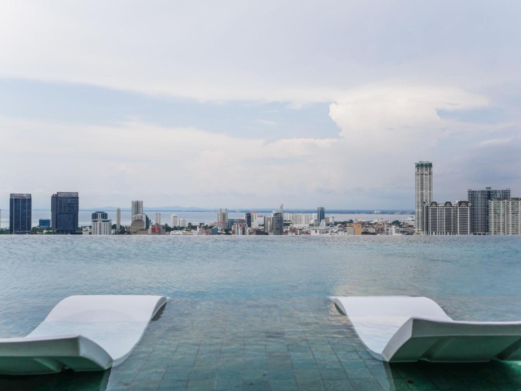 Beacon Executive By S&f #infinitypool #skygym *
