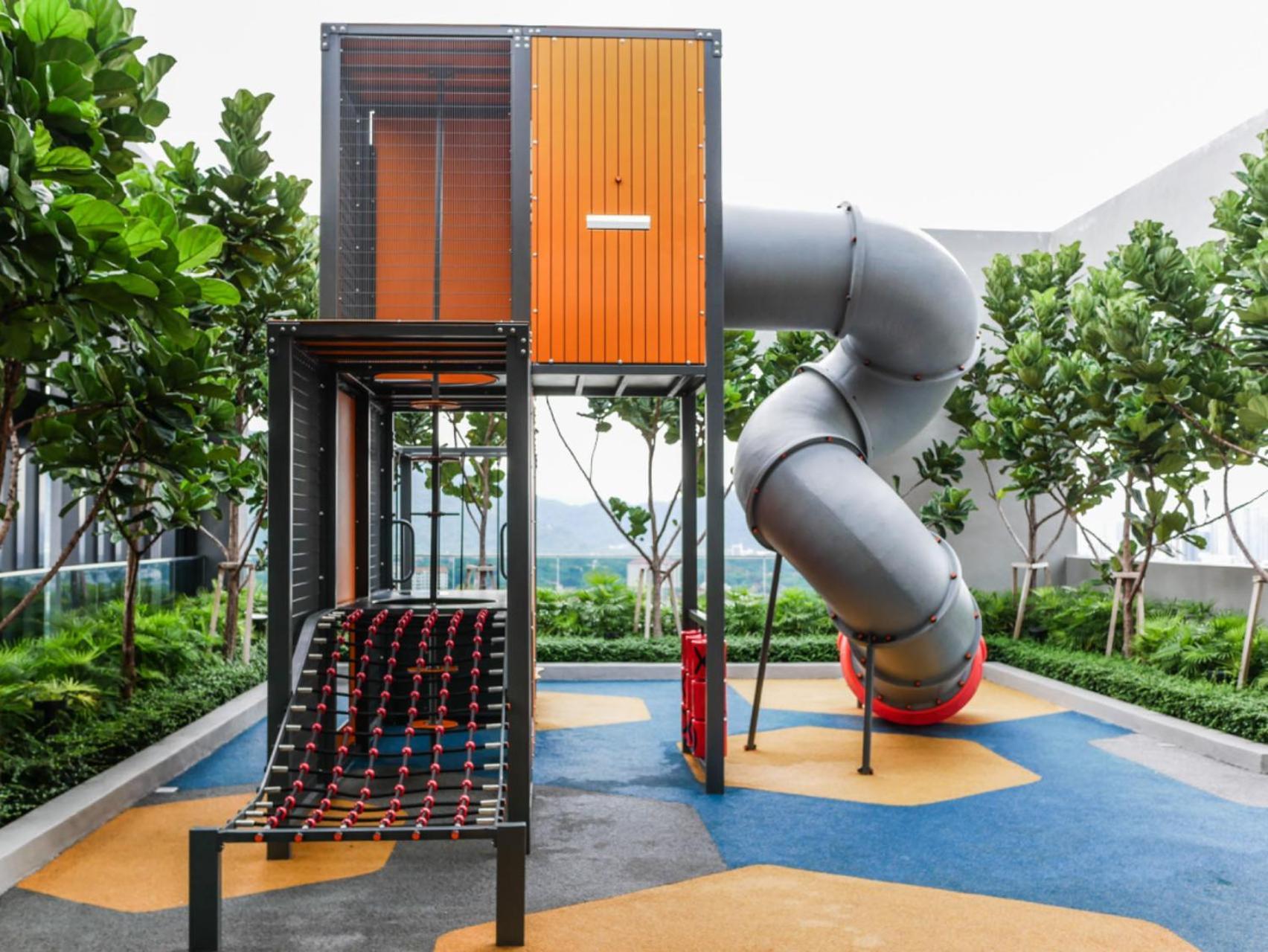 Beacon Executive By S&f #infinitypool #skygym Apartment George Town