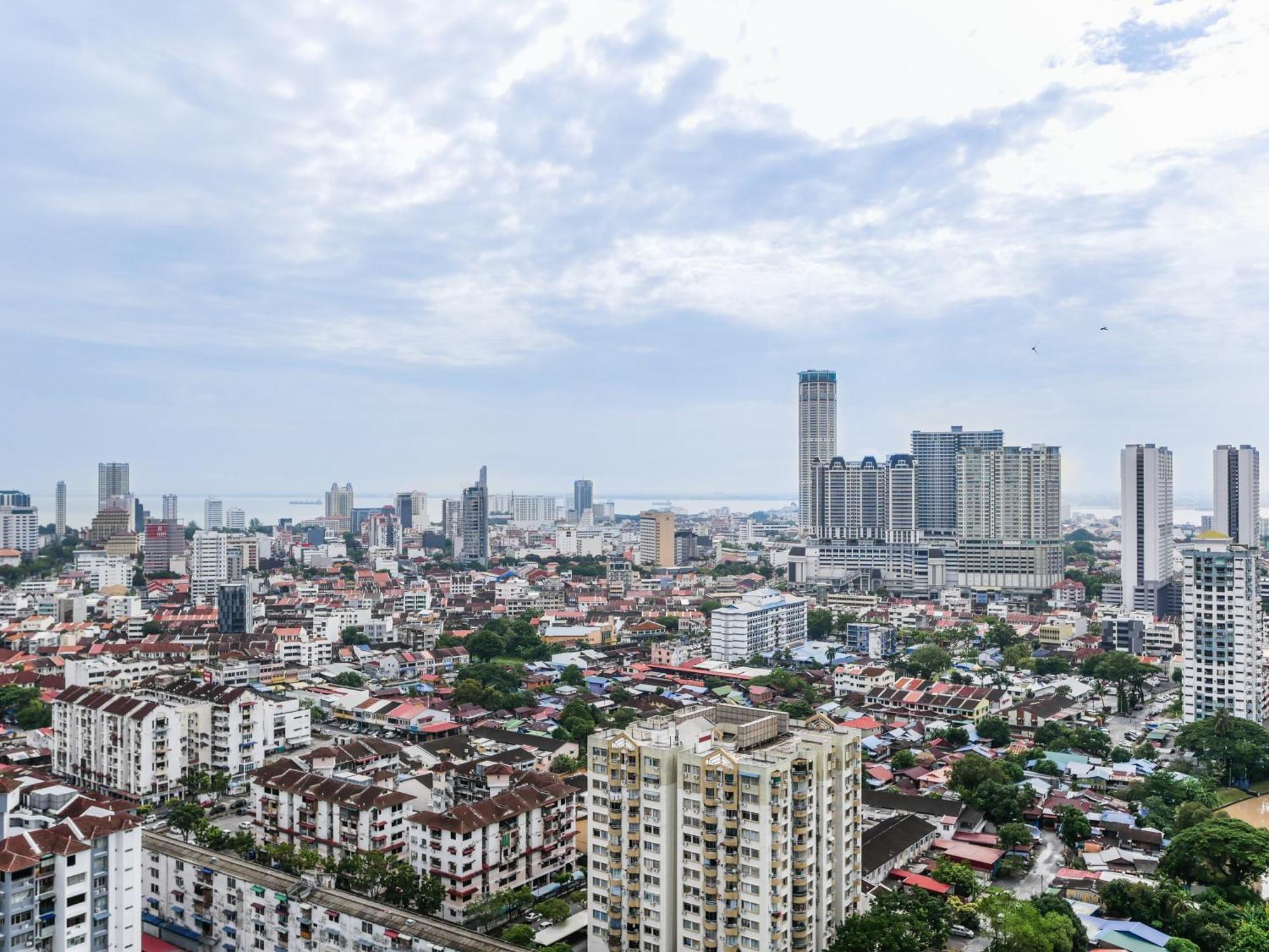 Apartment Beacon Executive By S&f #infinitypool #skygym George Town